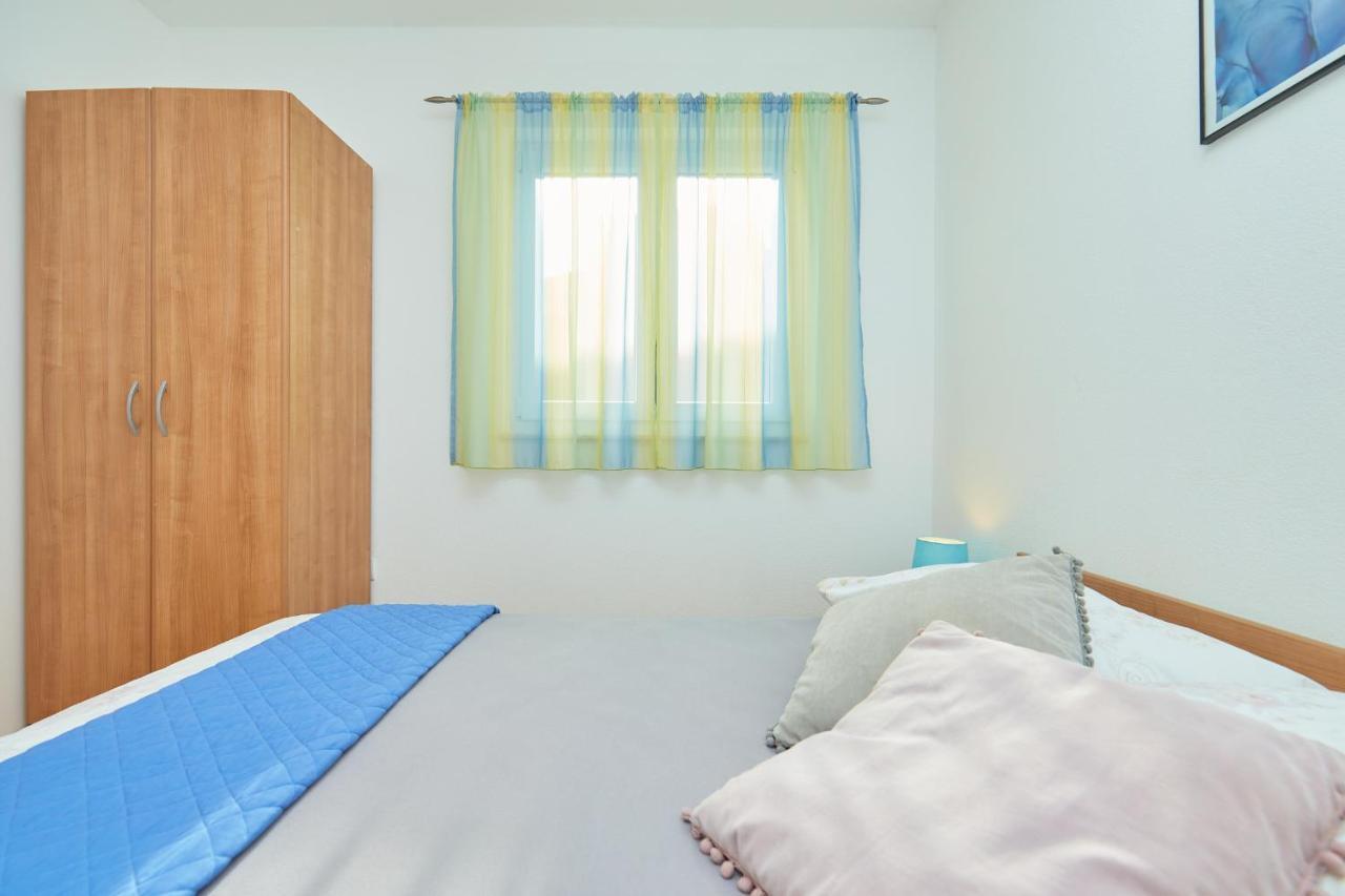 Apartments Zelic Tučepi Habitación foto