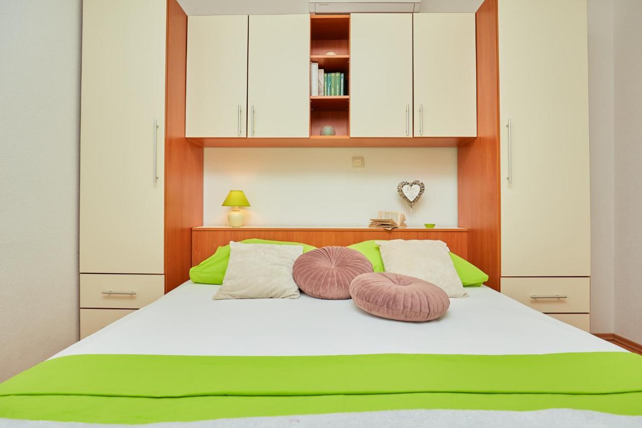 Apartments Zelic Tučepi Habitación foto