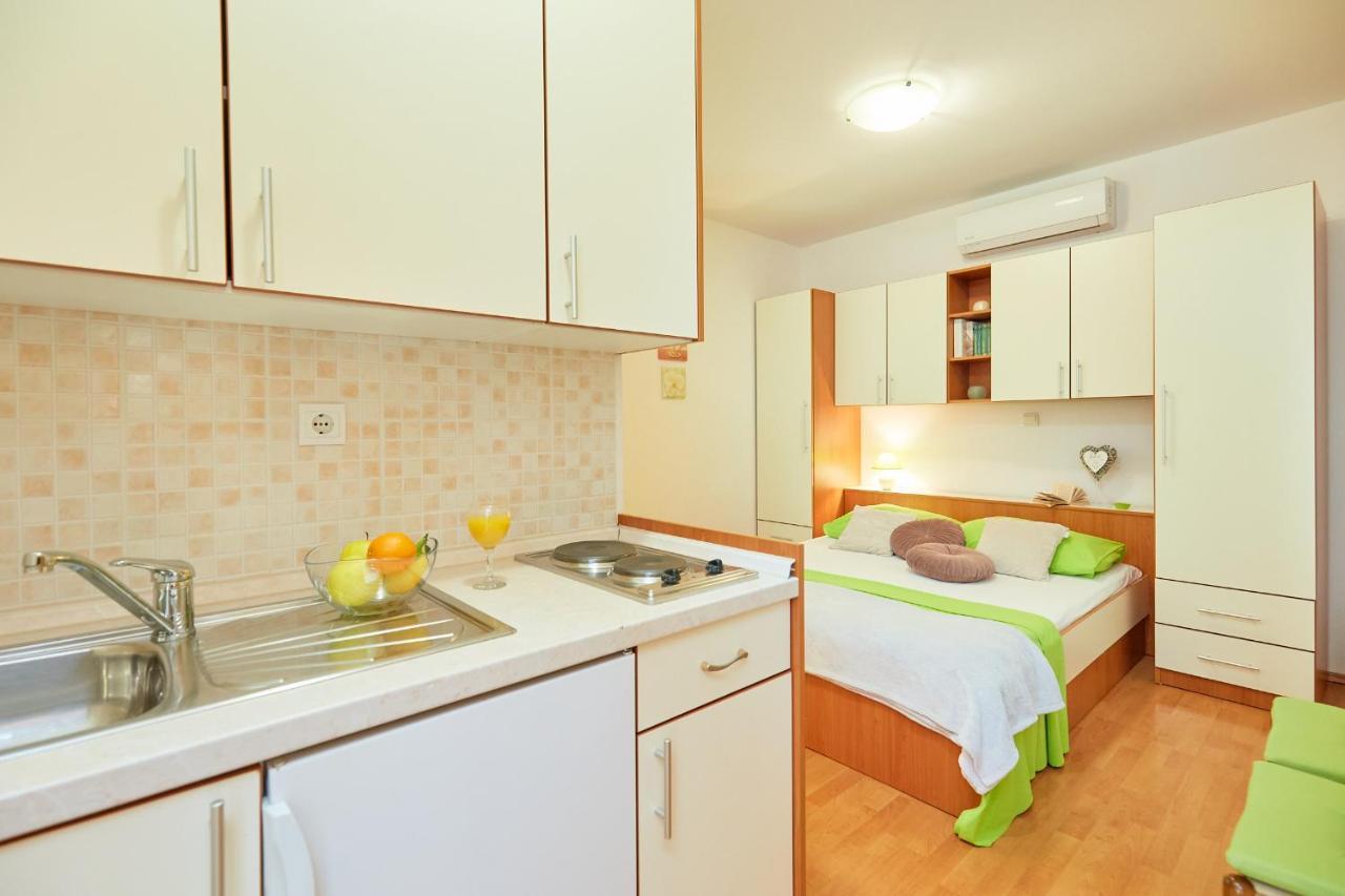 Apartments Zelic Tučepi Habitación foto