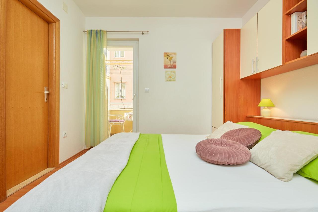 Apartments Zelic Tučepi Habitación foto