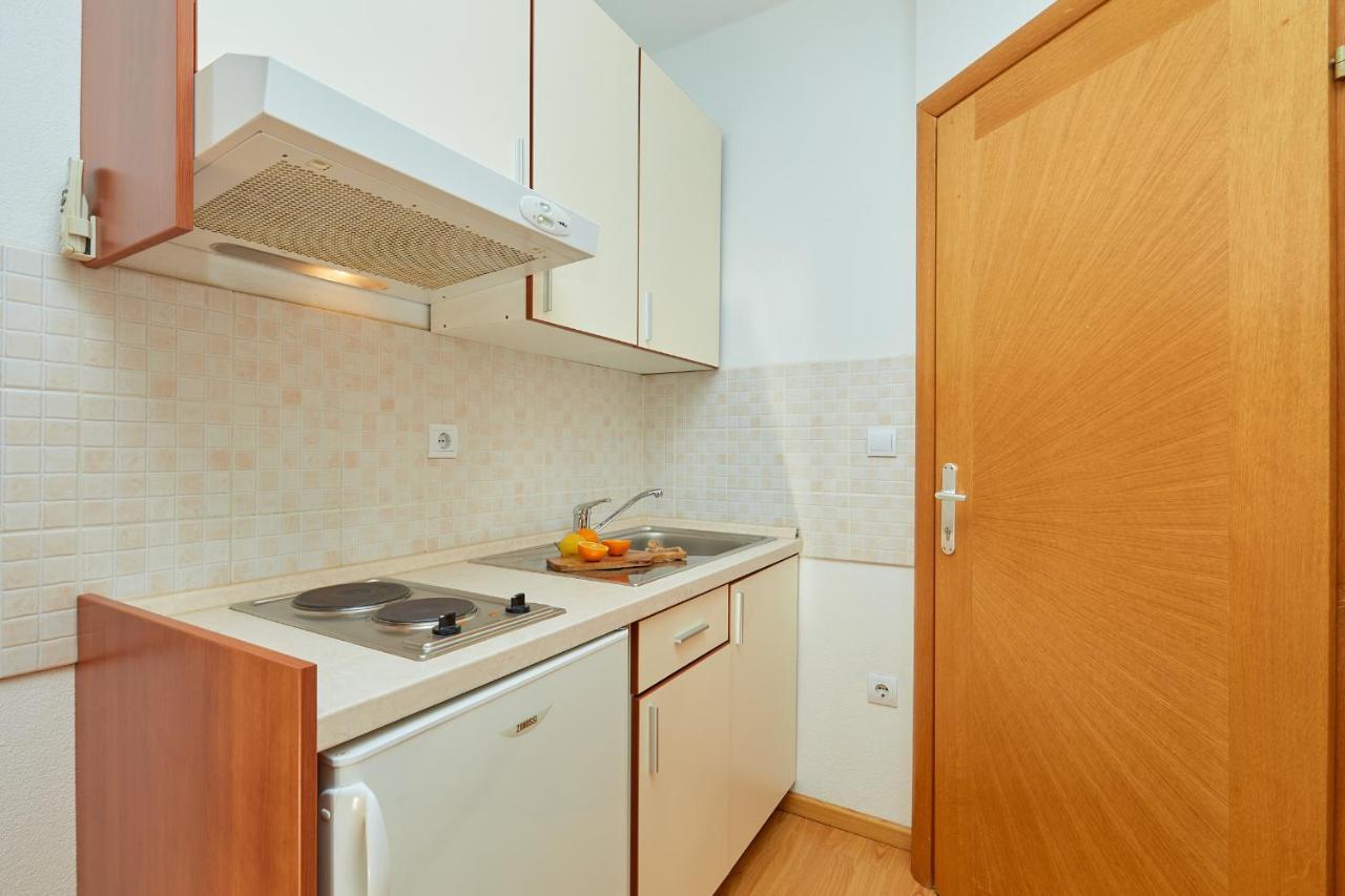 Apartments Zelic Tučepi Habitación foto