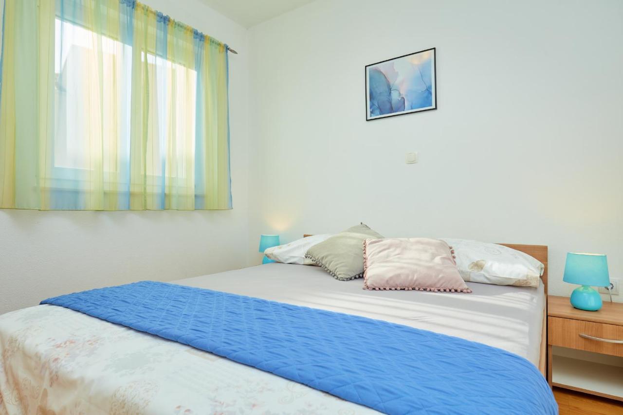 Apartments Zelic Tučepi Habitación foto