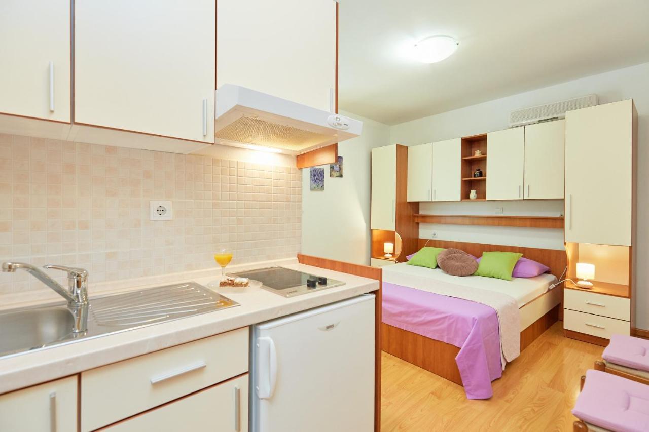 Apartments Zelic Tučepi Habitación foto