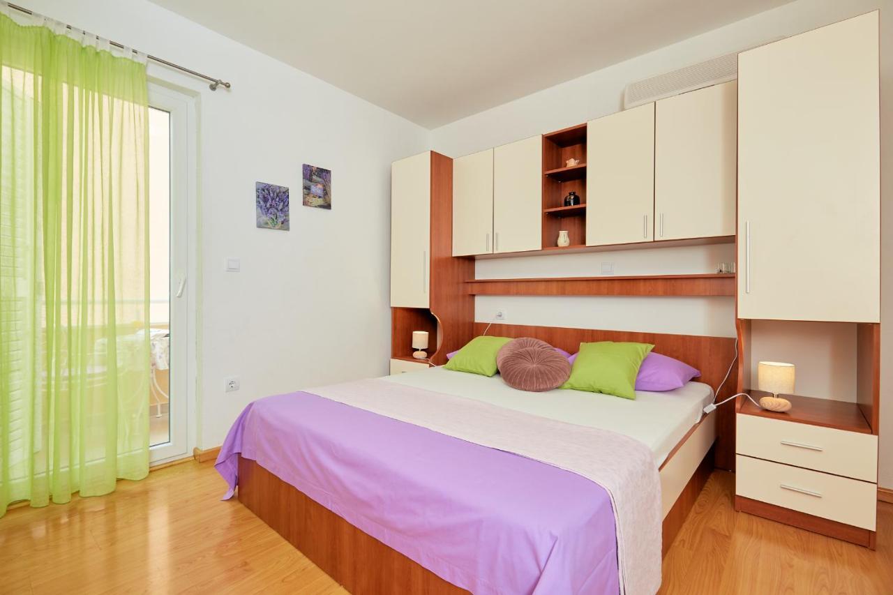 Apartments Zelic Tučepi Habitación foto