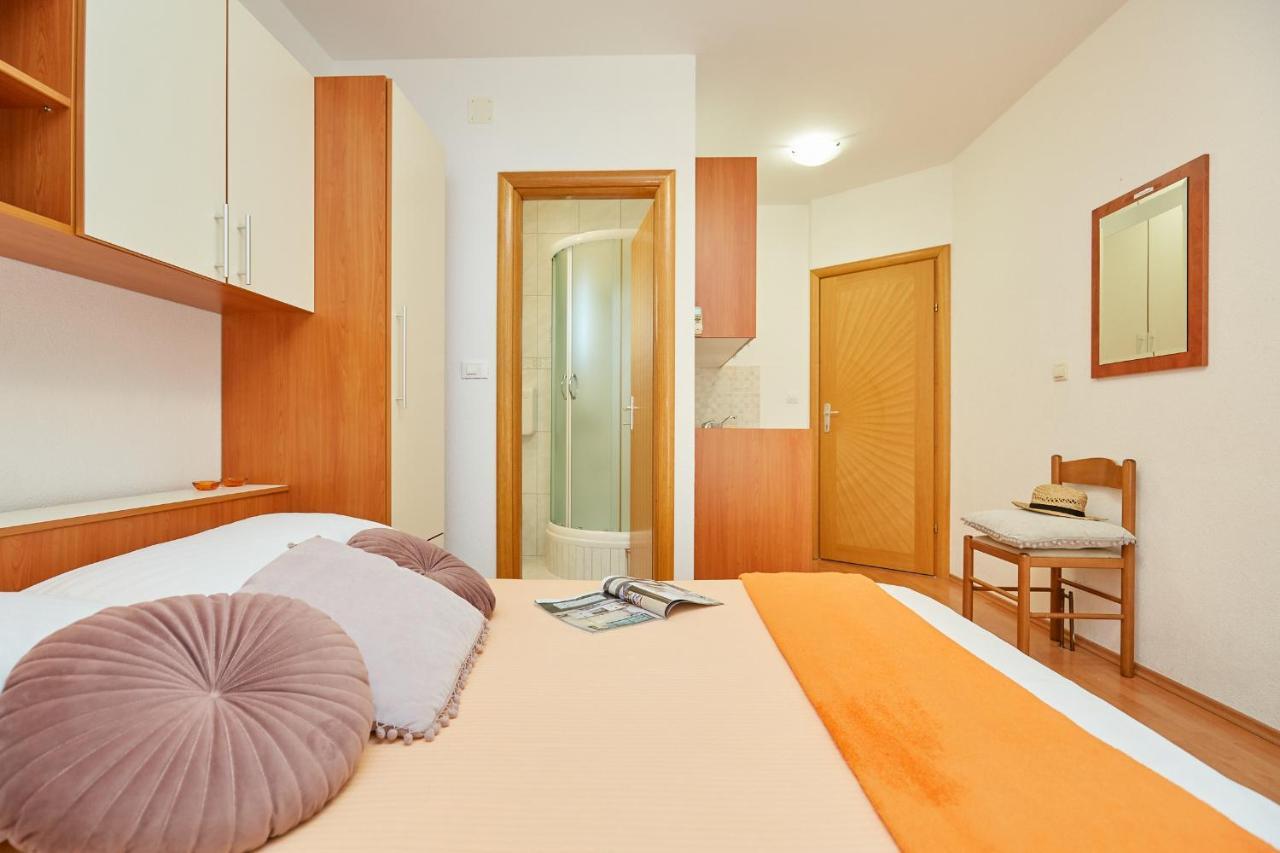 Apartments Zelic Tučepi Habitación foto